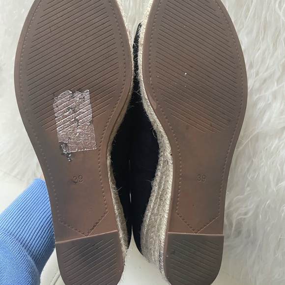 H&M
Black suede peep toe wedges espadrilles - Picture 3 of 3